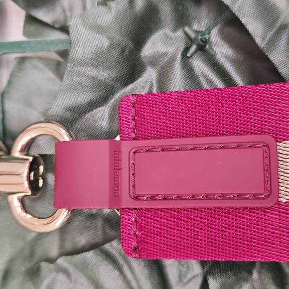 NWT Lululemon š Never Lost Keychain - Picture 4 of 6